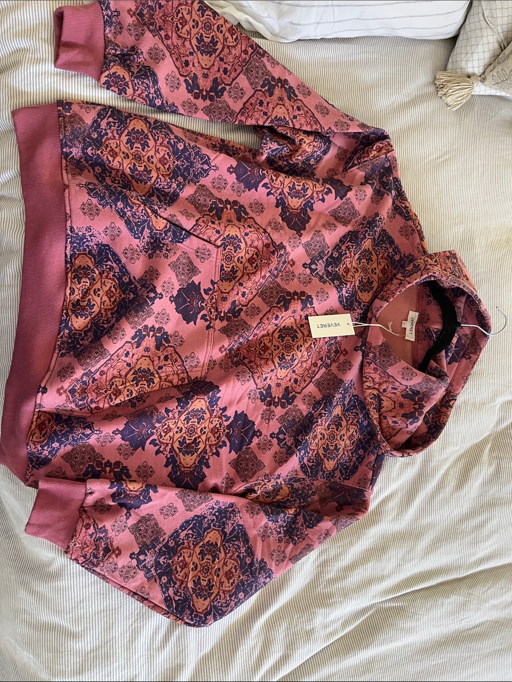 Veveret Paisley Hoodie Sweatshirt NWT